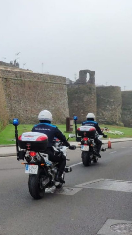 Policía Local dos en moto