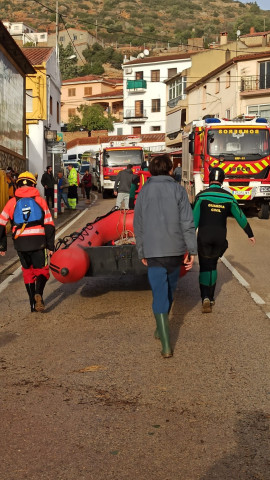 Efectivos de la Guardia Civil realizando labores en Mira tras la DANA sufrida por la localidad
REMITIDA / HANDOUT por GUARDIA CIVIL
Fotografía remitida a medios de comunicación exclusivamente para ilustrar la noticia a la que hace referencia la imagen, y citando la procedencia de la imagen en la firma
30/10/2024