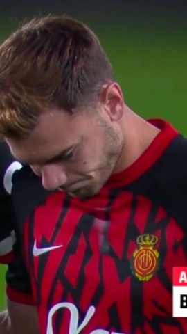 Toni Lato durante el minuto de silencio