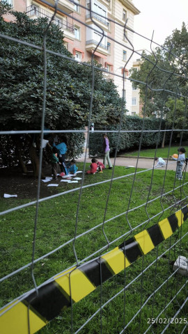 Vecinos de Los Remedios llevan a la Junta de Distrito la "conservación" del parque infantil de Manuel Ferrand