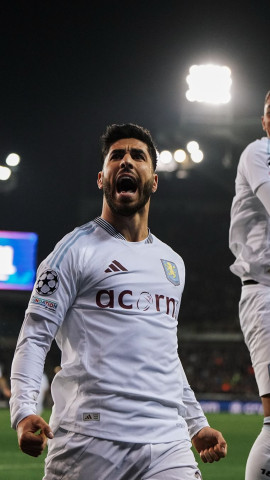 Marco Asensio tras un gol con el Aston Villa