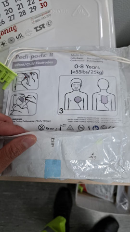 Investigan presuntos parches desfibriladores pediátricos falsos