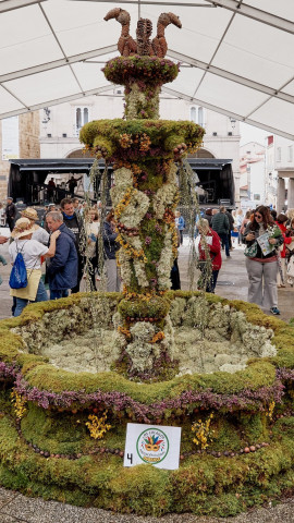 La Asociación Cultural Os Lolailos recibe el primer premio al Maio Artístico
