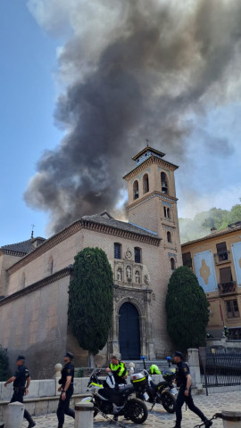 Incendio de un edificio en la calle santa Ana