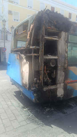 Autobús urbano Jerez quemado