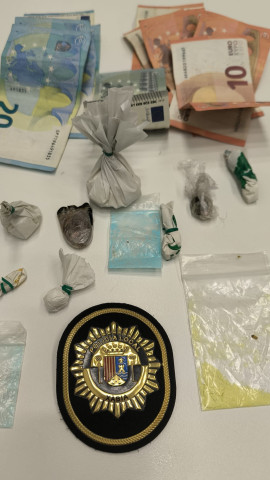 Material incautado durante el operativo en Xàbia, donde fueron detenidas cuatro personas por presunto tráfico de drogas