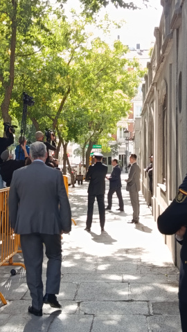 Ábalos saliendo del Tribunal Supremo manteniendo las medidas cautelares