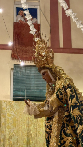 La Esperanza de Triana a su paso por la calle Pureza, camino de la Parroquia de San Jacinto