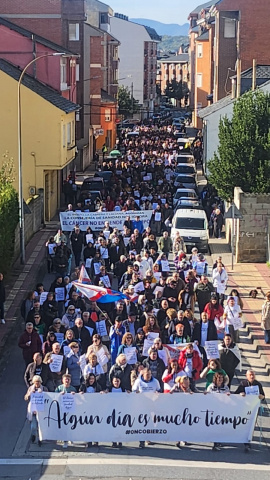 Bembibre (León) clama en defensa de la sanidad pública con una masiva manifestación
