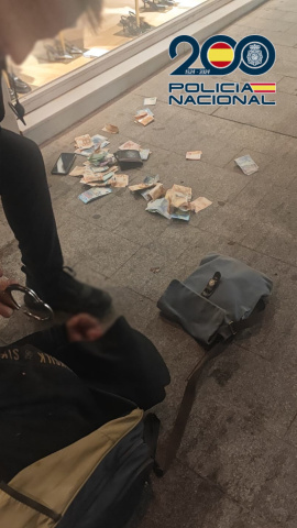 La Policía Nacional frustra un robo violento realizado en plena madrugada por el método del tirón