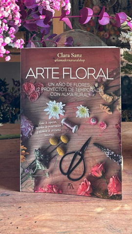 El libro Arte Floral ofrece las claves y trucos para poder crear en casa proyectos florales con flores secas y preservadas