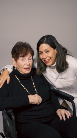 Los hospitales Quirónsalud se unen en un calendario solidario para dar visibilidad al alzhéime