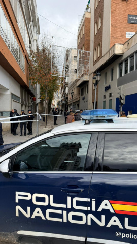 Los coches cortaban la salida de la Cale Obispo San Juan de Ribera