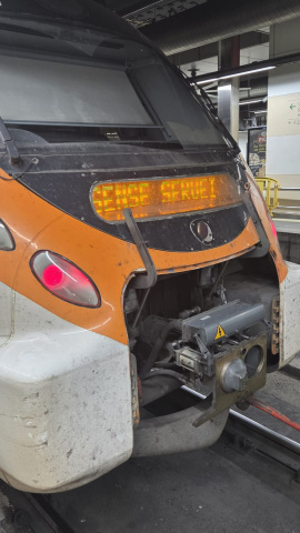 la R2 Sud también presenta un corte, con servicio por carretera entre Castelldefels y Garraf.