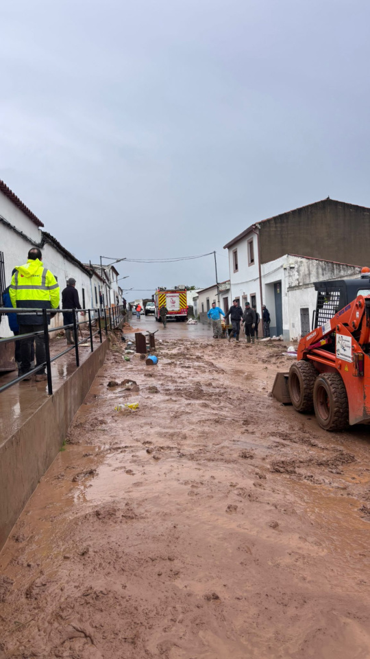 Una fuerte tormenta deja en Alconchel una riada de barro y lodo