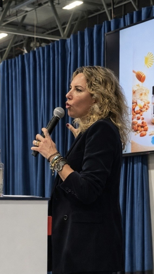 María Caldelas durante la presentación del helado peregrino en FITUR