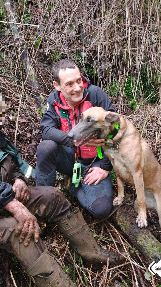 Los equipos de rescate junto a Ernesto López