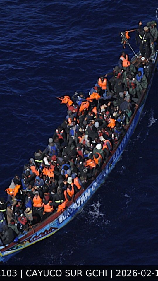 Imagen registrada por un avión de rescate cerca de El Hierro con 114