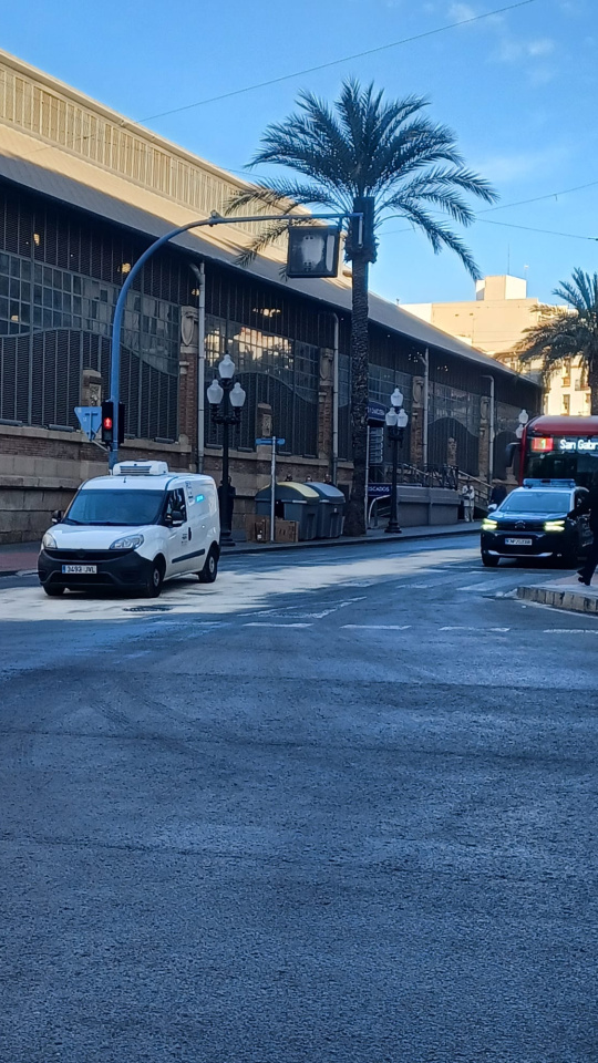 Los bomberos han echado serrín y se ha podido restablecer la circulación poco después.