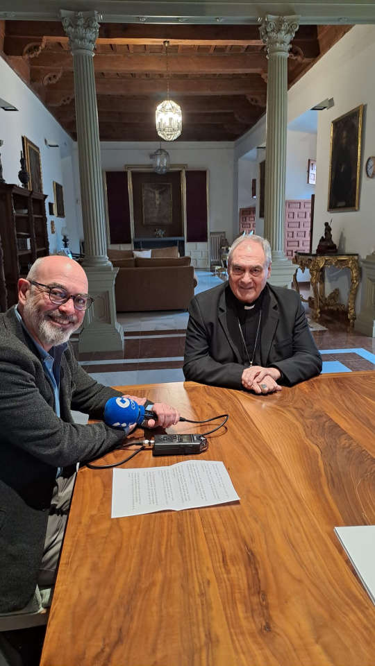 Monseñor Gil Tamayo durante la entrevista con COPE Granada