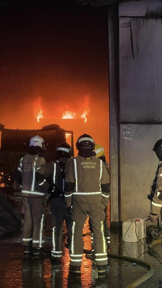 Varias dotaciones de bomberos trabajaron en la extinción del fuego