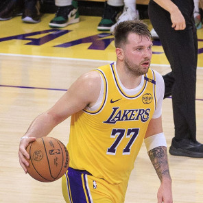 Luka Doncic, en su debut con los Lakers