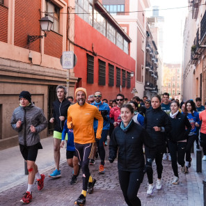 Chema Martínez corriendo el recorrido de la San Silvestre Vallecano.