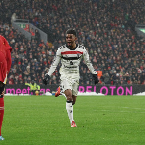 Diallo celebra el gol del Manchester United al Liverpool