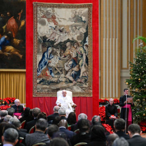 El Papa durante su encuentro con el Cuerpo Diplomático