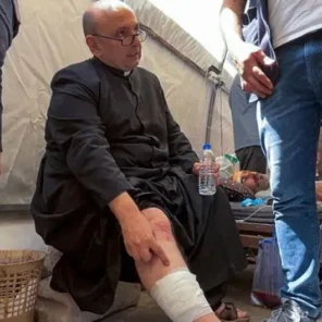 El párroco de la Iglesia de Gaza, herido en el ataque israelí de esta semana