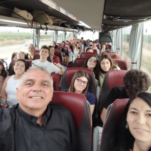 Don Ángel Román, al frente de los peregrinos de Albacete