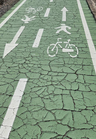 Estado del carril bici paralelo a la P-220