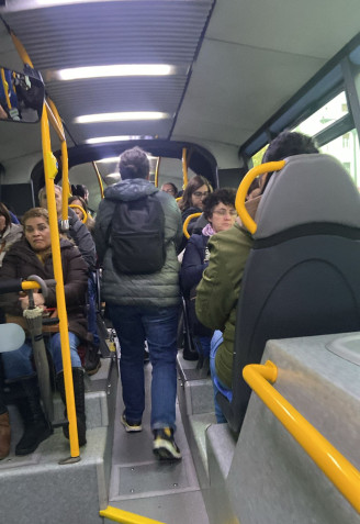 Unidad de bizkaibus llena ante los problemas en metro Bilbao