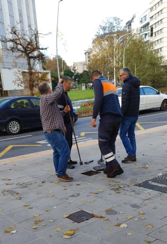 Labores de achique en la calle Caballeros