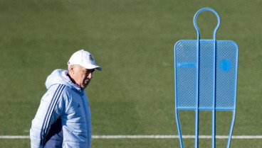 Carlo Ancelotti durante un entrenamiento del Real Madrid en Valdebebas.