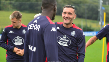 Lucas Pérez, en un entrenamiento con el Deportivo