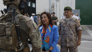 Robles visita adiestramiento de ucranianos en Cartagena