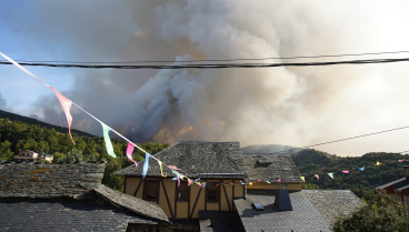 El incendio forestal de Brañuelas (León) baja a nivel 0