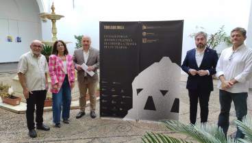 19Desde la izda. Olivares, Valderrábano, Duque, Barbancho y Obrero en la presentación de la itinerancia de la exposición 'Todo lo que brilla'.
POLITICA ANDALUCÍA ESPAÑA EUROPA CÓRDOBA CULTURA