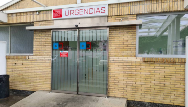 Foto de archivo de la zona de acceso a Urgencias en el Hospital Juan Cardona