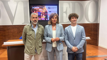 La concejala de deportes, Conchita Méndez, junto a Alberto Suárez Laso y Javi Villa