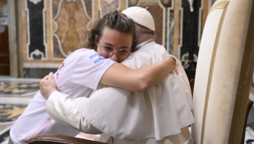 El Papa alienta a los jóvenes a vivir con fe