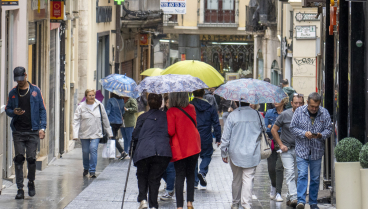 Vista de la lluvia en una calle de Teruel