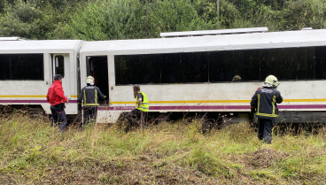 Tren descarrilado en Carranza, Bizkaia