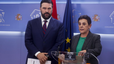 Los diputados de EH Bildu Mertxe Aizpurua y Jon Iñarritu