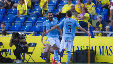 Borja Iglesias celebra su gol durante Las Palmas