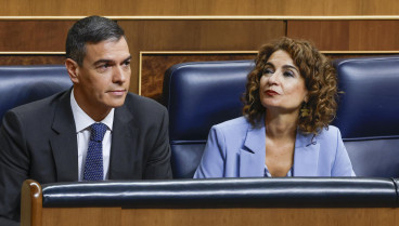 Pedro Sánchez y la vicepresidenta primera, María Jesús Montero