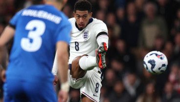 London (United Kingdom), 10/10/2024.- Jude Bellingham, of England (R) in action during the UEFA Nations League match between England and Greece in London, Great Britain, 10 October 2024. (Gran Bretaña, Grecia, Reino Unido, Londres) EFE/EPA/ANDY RAIN