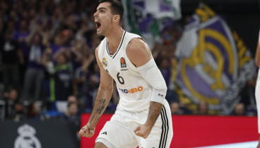 MADRID, 17/10/2024.- El alero del Real Madrid Alberto Abalde reacciona durante el encuentro correspondiente a la Euroliga entre el Real Madrid y el Panathinaikos en el WiZink Center de Madrid, este jueves. EFE/ Juanjo Martín