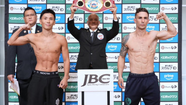 Jairo Noriega e Iwata en el pesaje antes de su combate